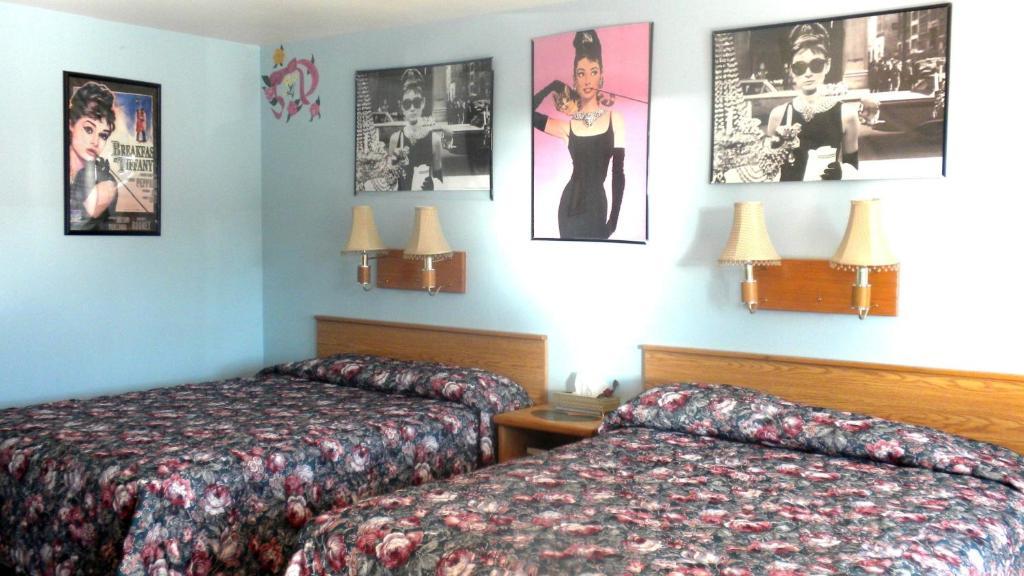 Blue And White Motel Kalispell Room photo