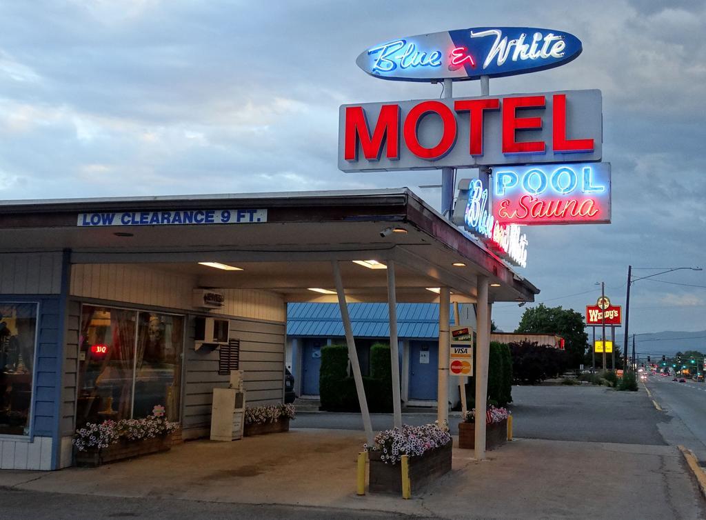 Blue And White Motel Kalispell Exterior photo