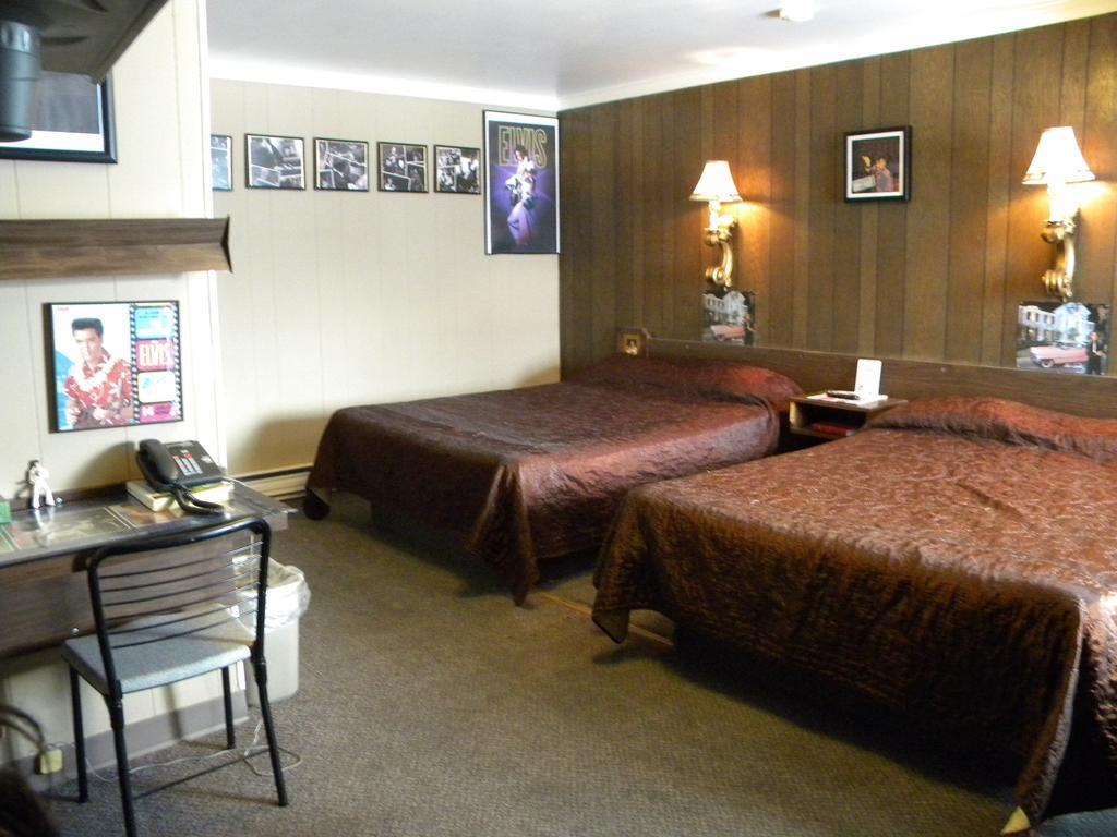 Blue And White Motel Kalispell Room photo