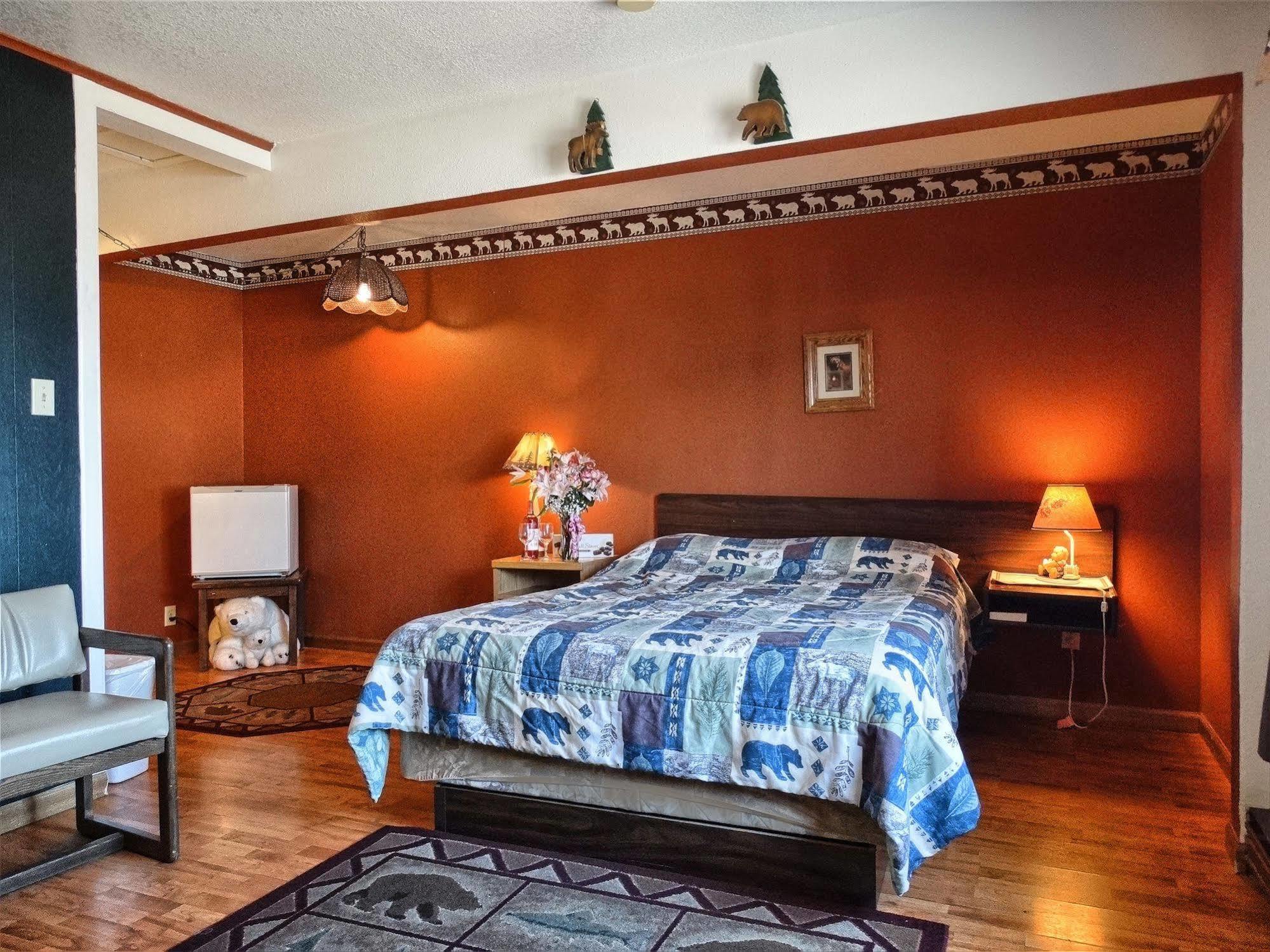Blue And White Motel Kalispell Exterior photo
