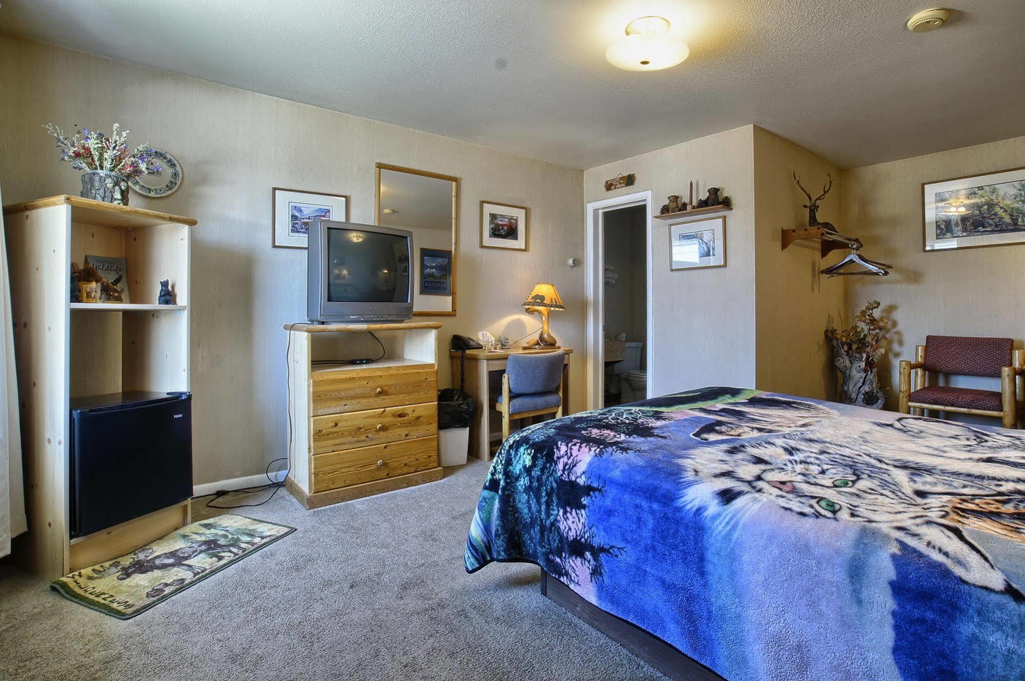 Blue And White Motel Kalispell Exterior photo